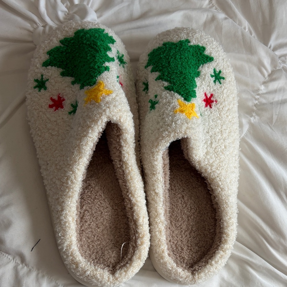 Cozy Holiday Slippers with Christmas Tree Design